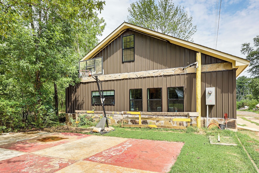 Family Home w/ On-site Waterfall & Pond in Fulton!