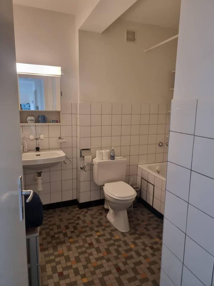 Tyms 2BR with Kitchen 5min to Metro