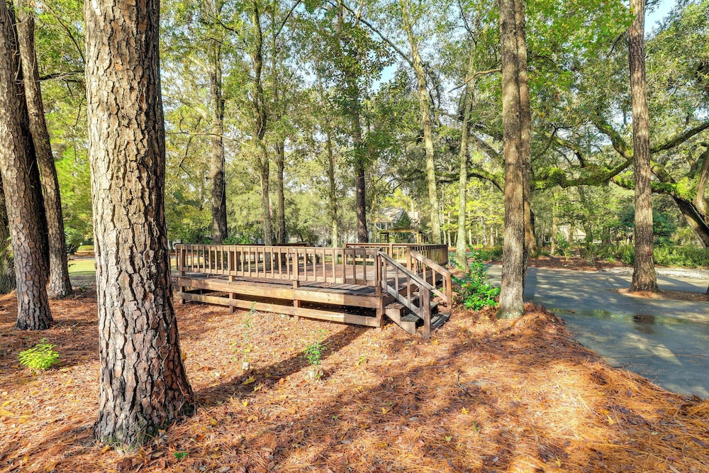Pets Welcome, Golf Course View: Legend Oaks Home!