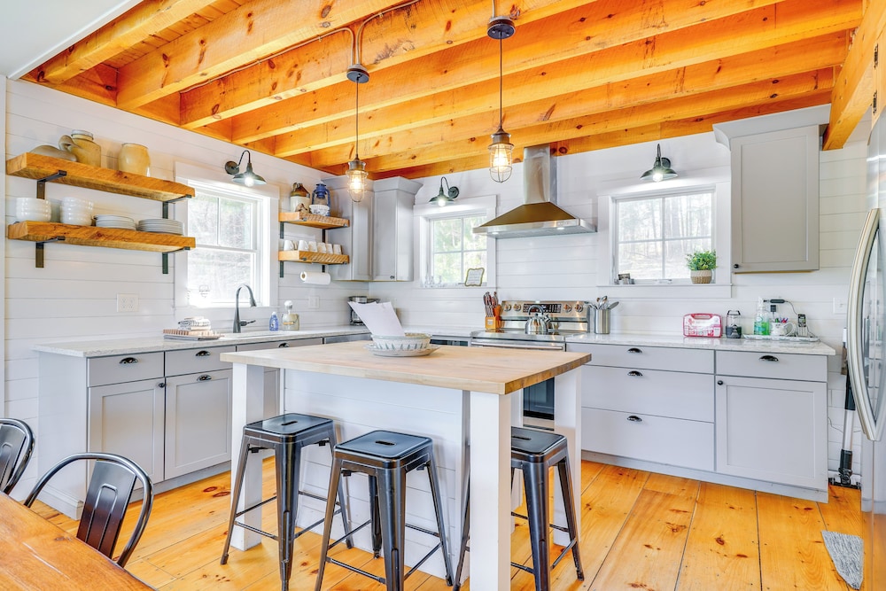 Paddle, Swim & Hike: Family Lake House in Vermont