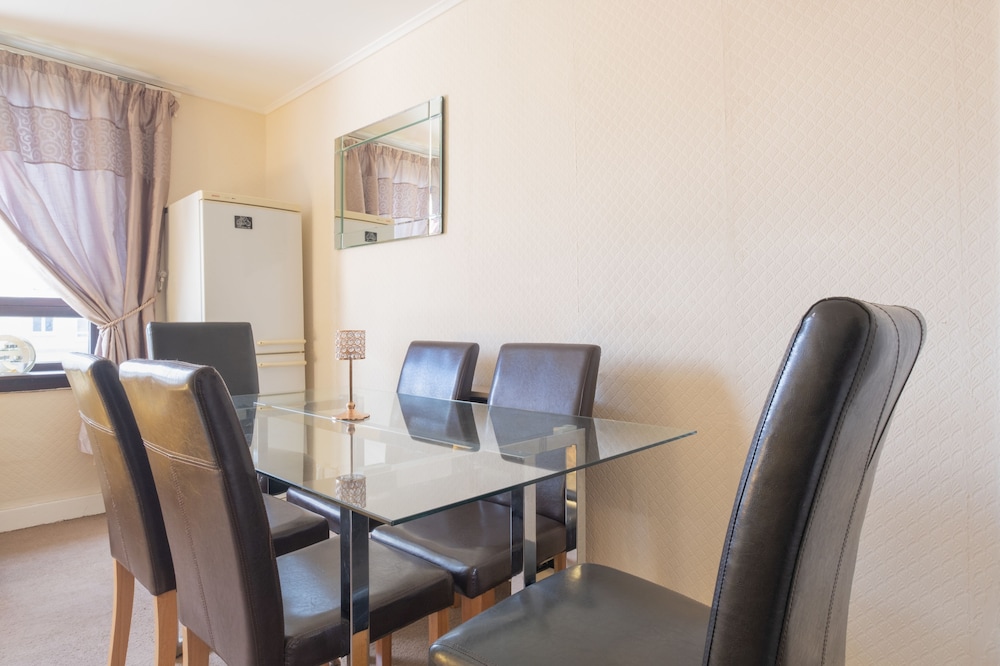 Novelty Suites Froghall Avenue