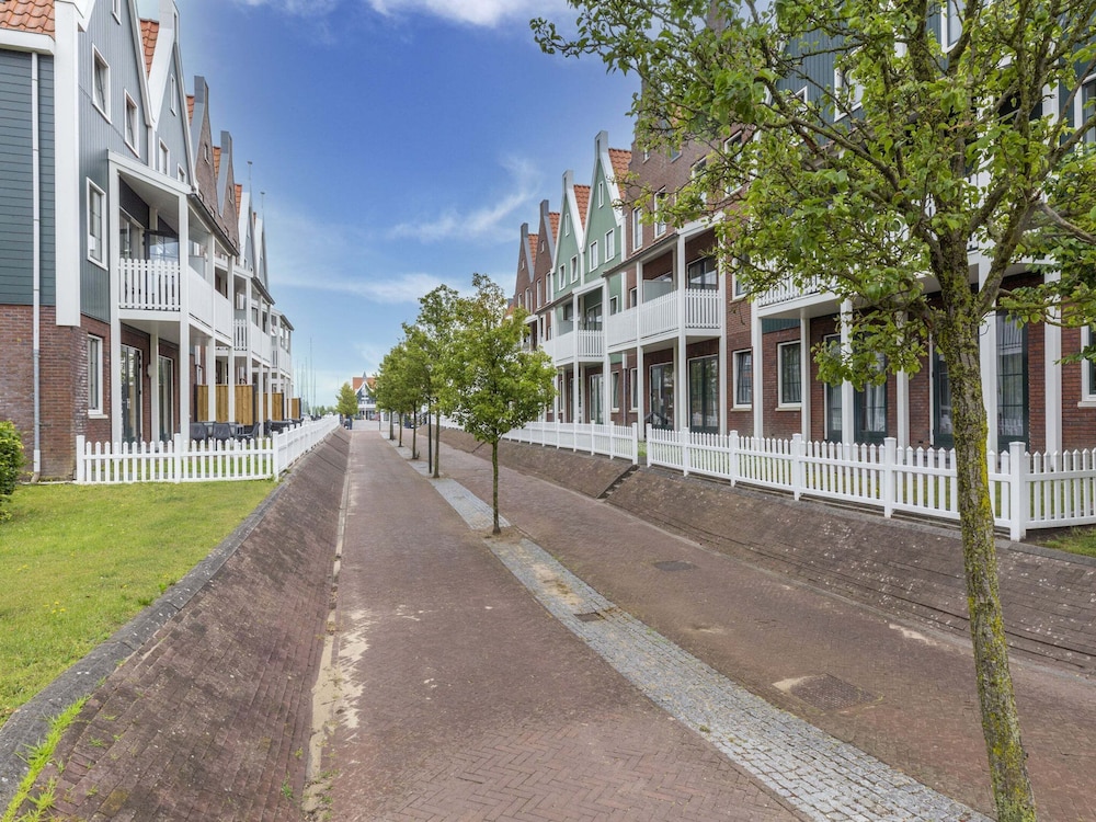 Luxury Houseboat in Volendam Marina