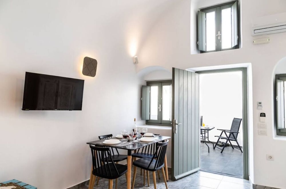 Astrea Suites Feggaropetra Cave House