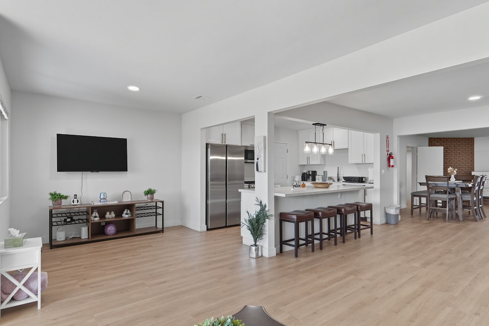 Relaxing Paradise Hills Retreat 4 Bedroom Home