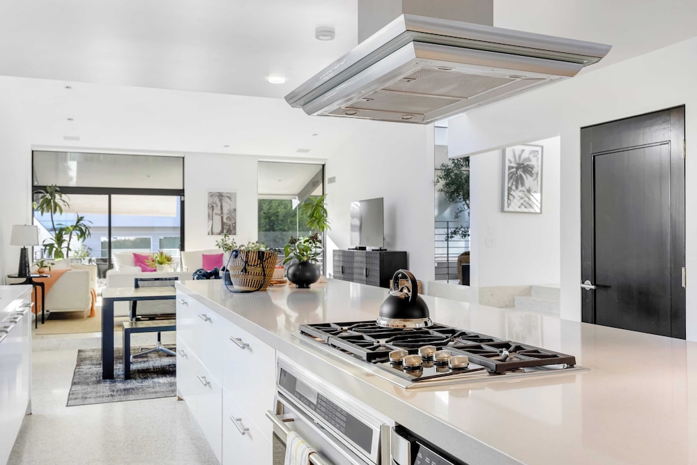 Kings Road West Hollywood Luxury Pool, Views, Firepit, Modern Design