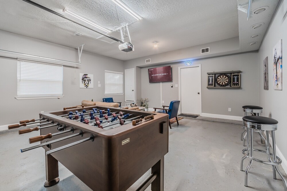 Discount Included! Stunning, Modern, Spacious Getaway Fits Any Group, 2 Game Rooms, Hot Tub 5 Bedroom Home by Redawning - Property Image 16