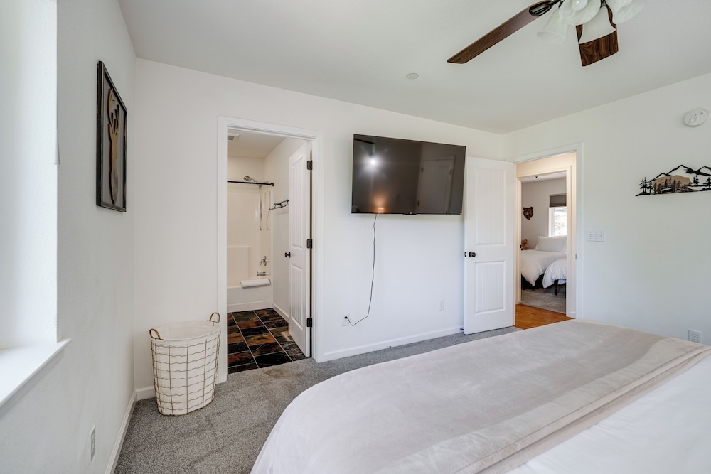 Walk to Dtwn: Charming Family Cabin in Twain Harte