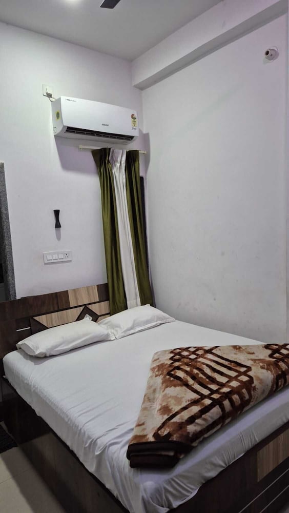 Shree Hanuman Hotel