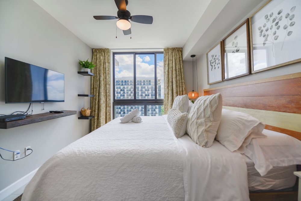Downtown Doral Condo w-Free Parking