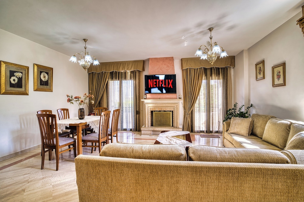 Marilizas Spacious Maisonette