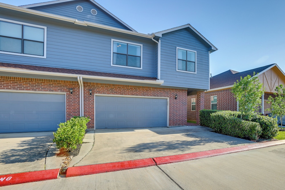 Pet-friendly Duplex Unit in Southwest Houston