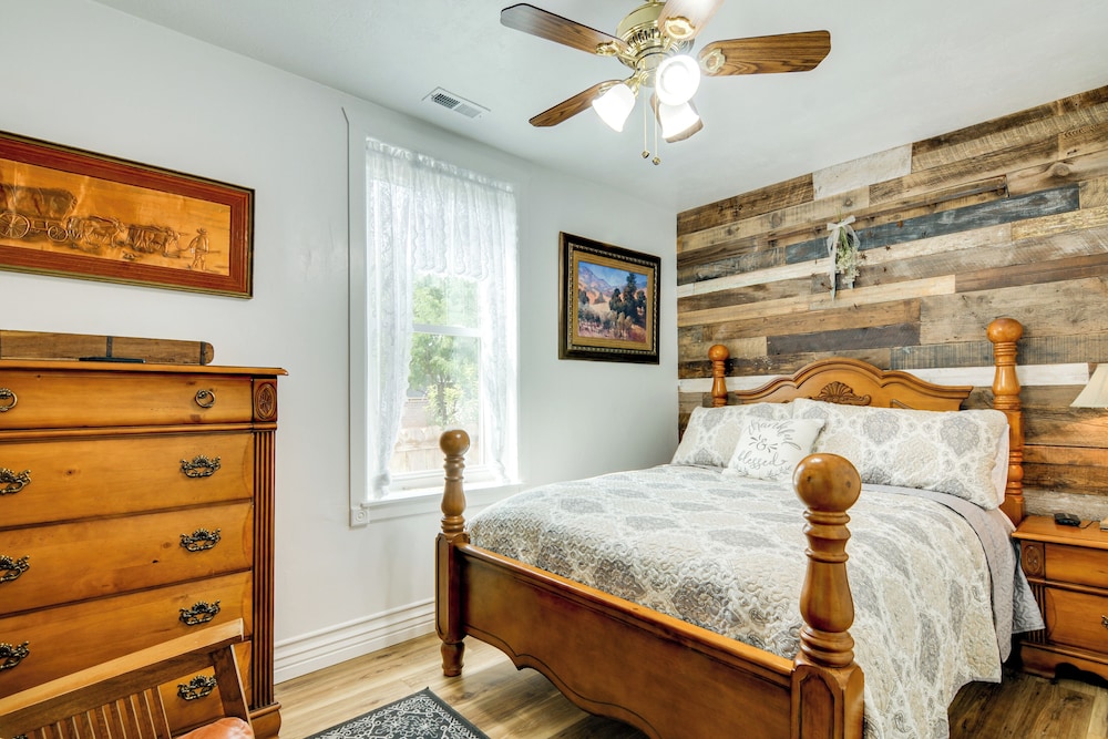 ATV & UTV Parking: Spacious Home in Richfield!