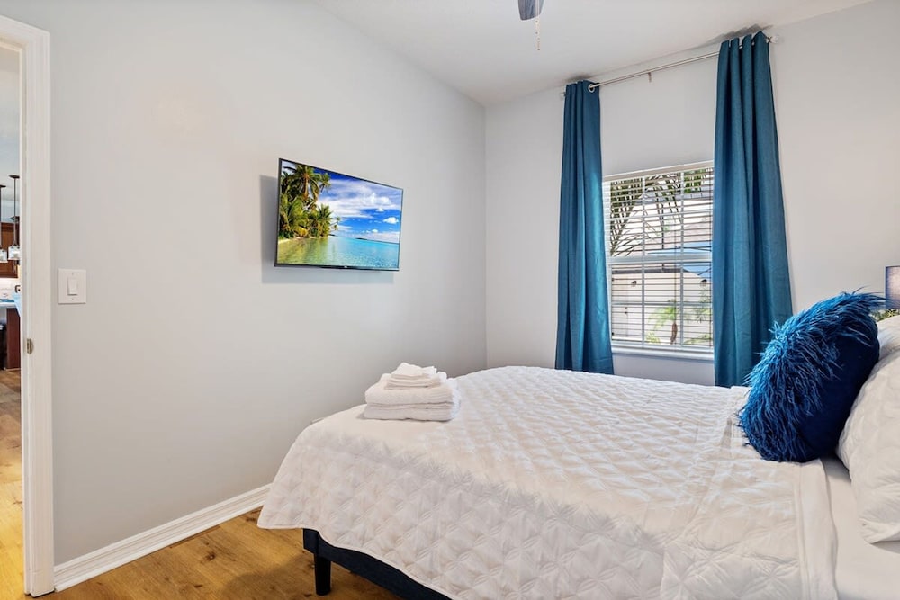 Beach Cottage 3 Bed 2 Bath Heated Pool Free Golf Cart Bring Your Boat RV Private 1AC lot