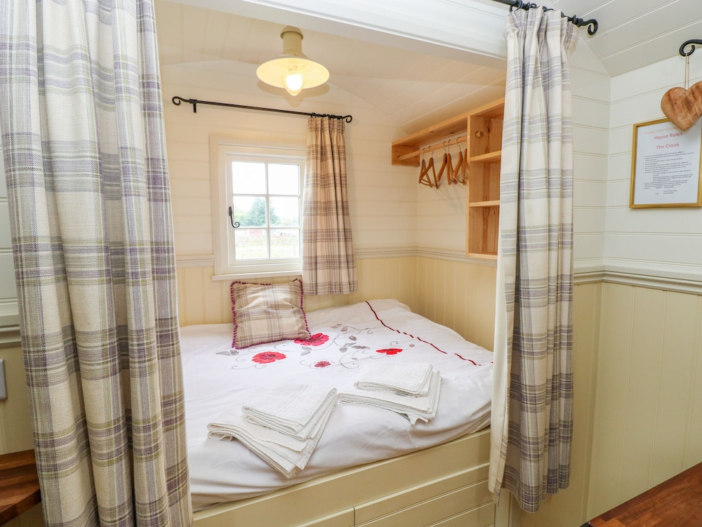 Shepherds Hut - The Crook view 2