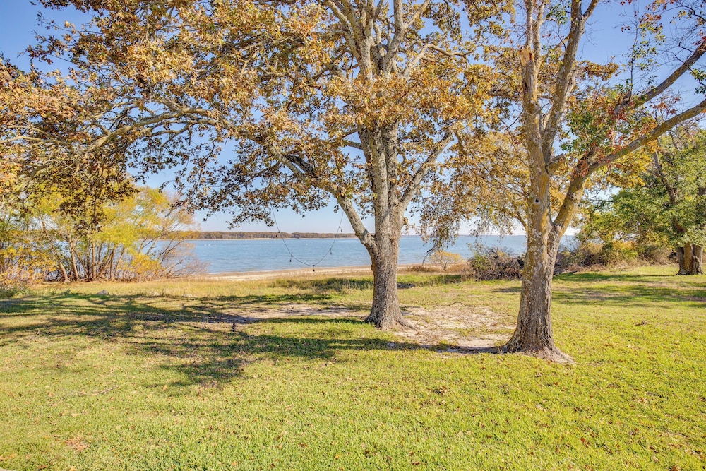 Indoor Pool & Boat Ramp: Lake Tawakoni Group Gem
