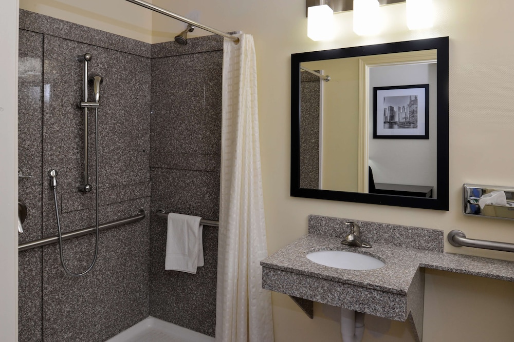 St. Charles Vacations - Best Western Inn of St. Charles - Property Image 7