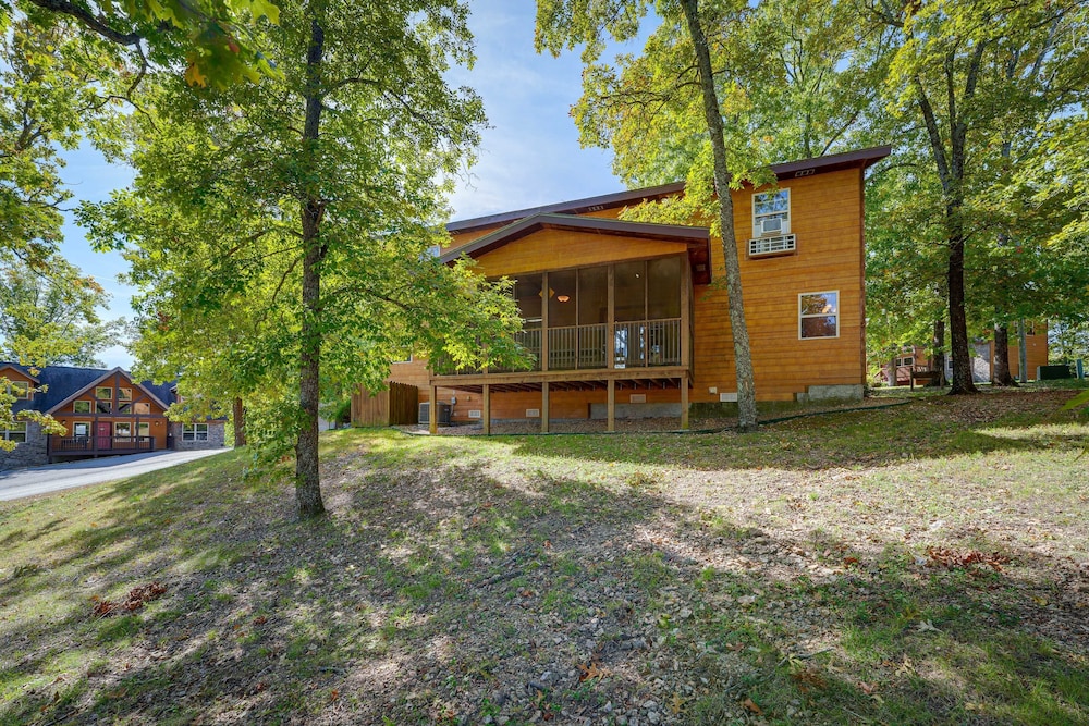 Indoor Pool Access! Home Near Silver Dollar City view 2