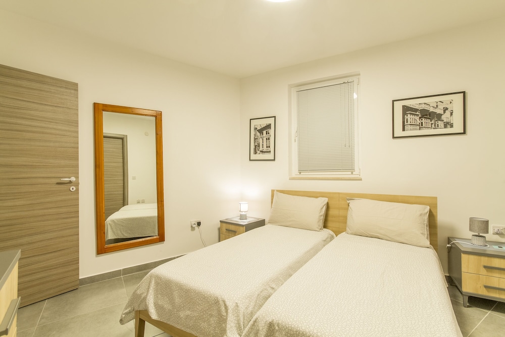 Gzira Central Bright & Modern 2bdr Apt view 2