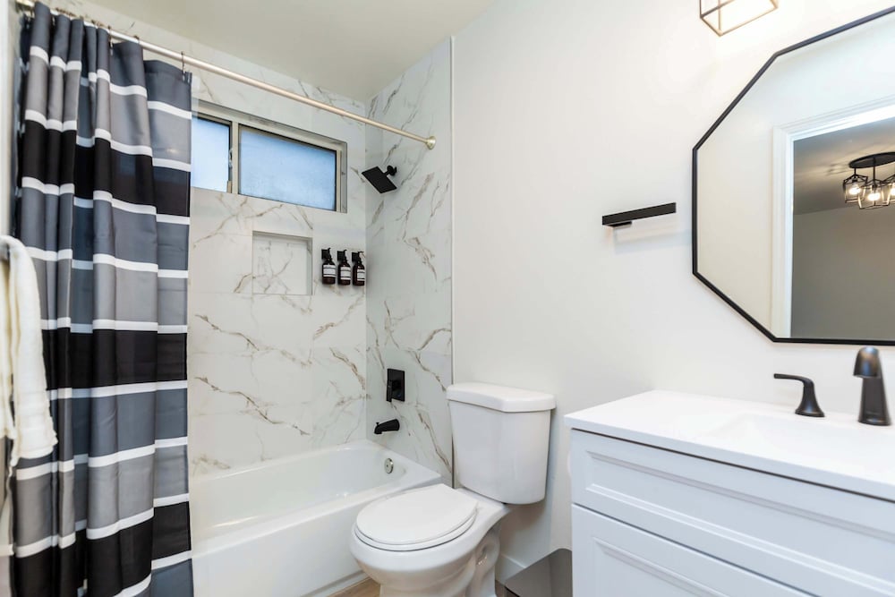 Not Affected by the Fire/elegant Pasadena Retreat Prime Comfort Awaits