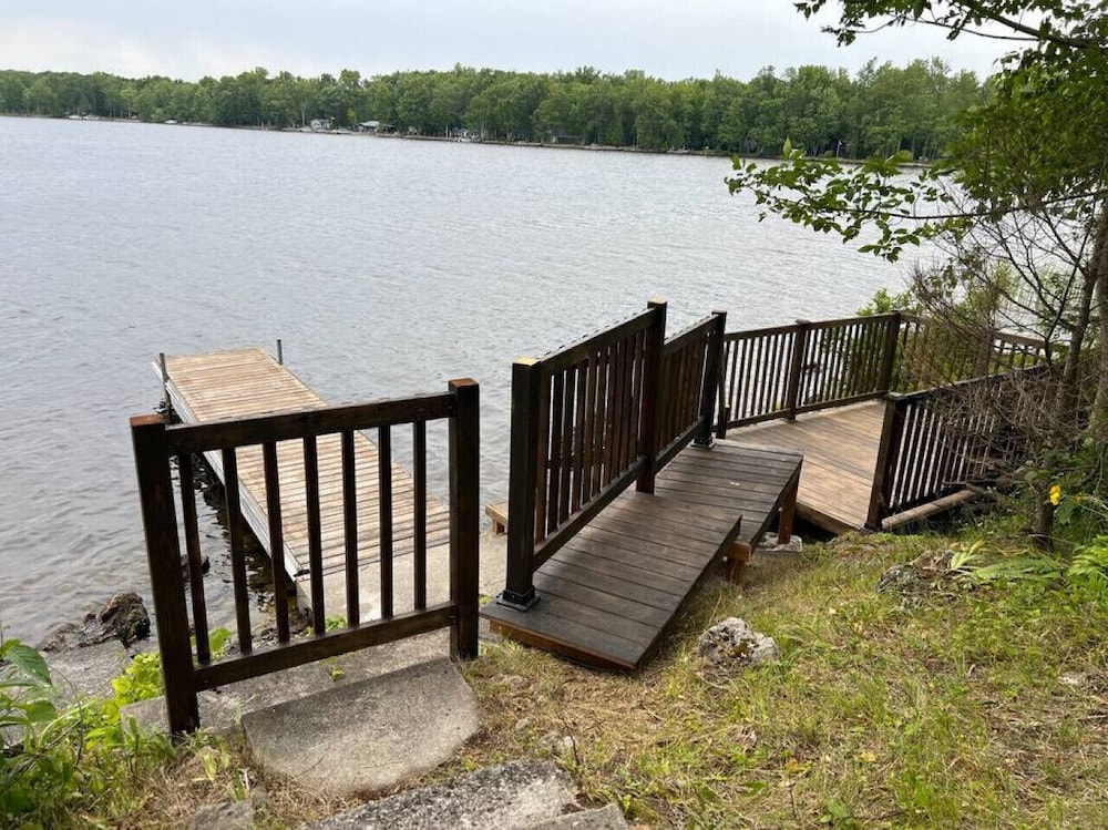 Marmora Hideaway - Peaceful Cottage w Wi-fi Clearwater