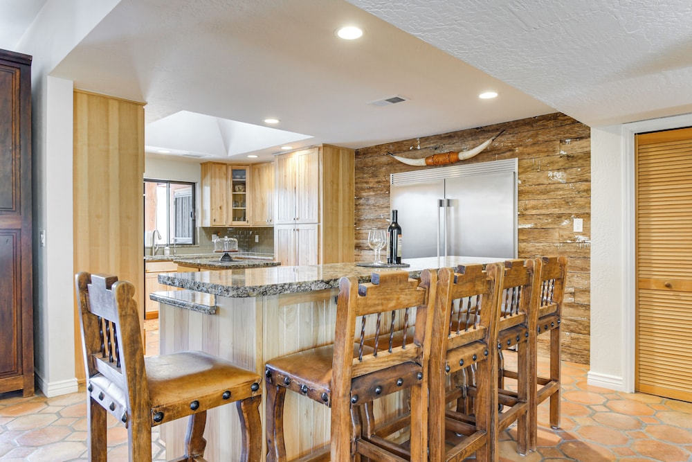 'full Circle Ranch' w/ Pool & Views in Cave Creek