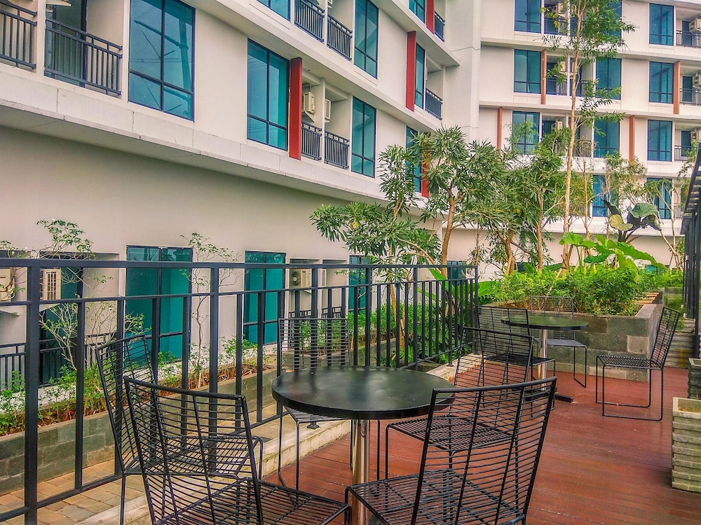Modern Style Studio At Apartment Lrt City Bekasi