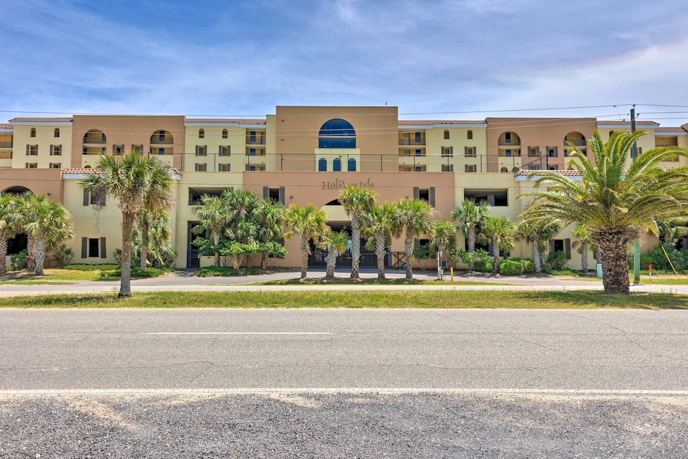 Mardi Gras Boho Chic Condo on the Gulf!