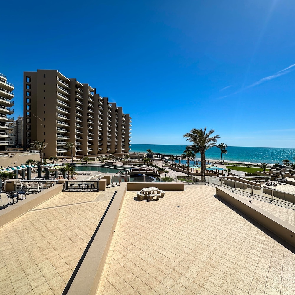 Luxury Ocean View Condo w Huge Deck
