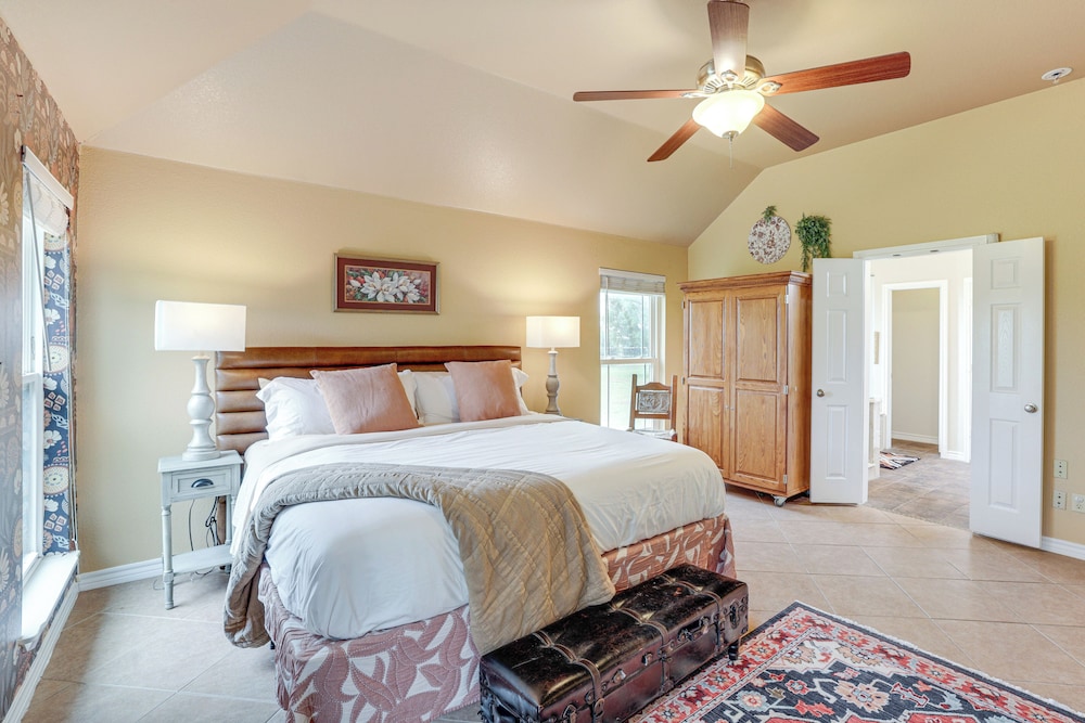 5 Acres! Countryside Getaway Outside Fort Worth