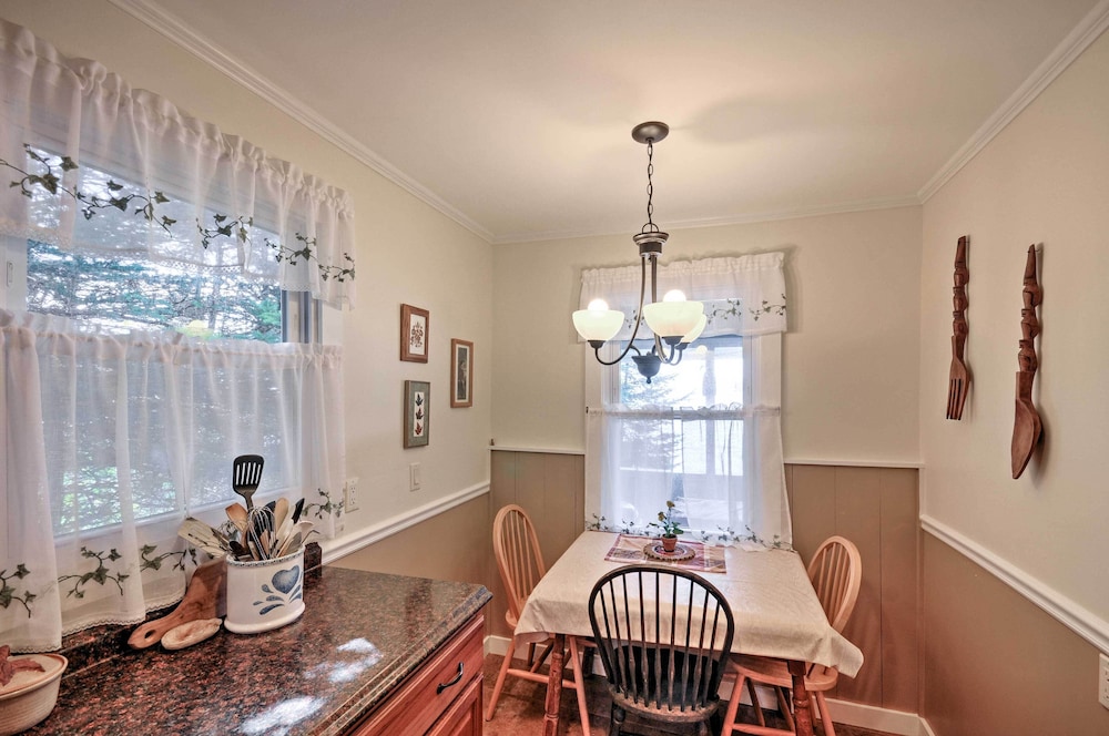 Bayfront Hancock Cottage w/ Beach Access & Views! view 2