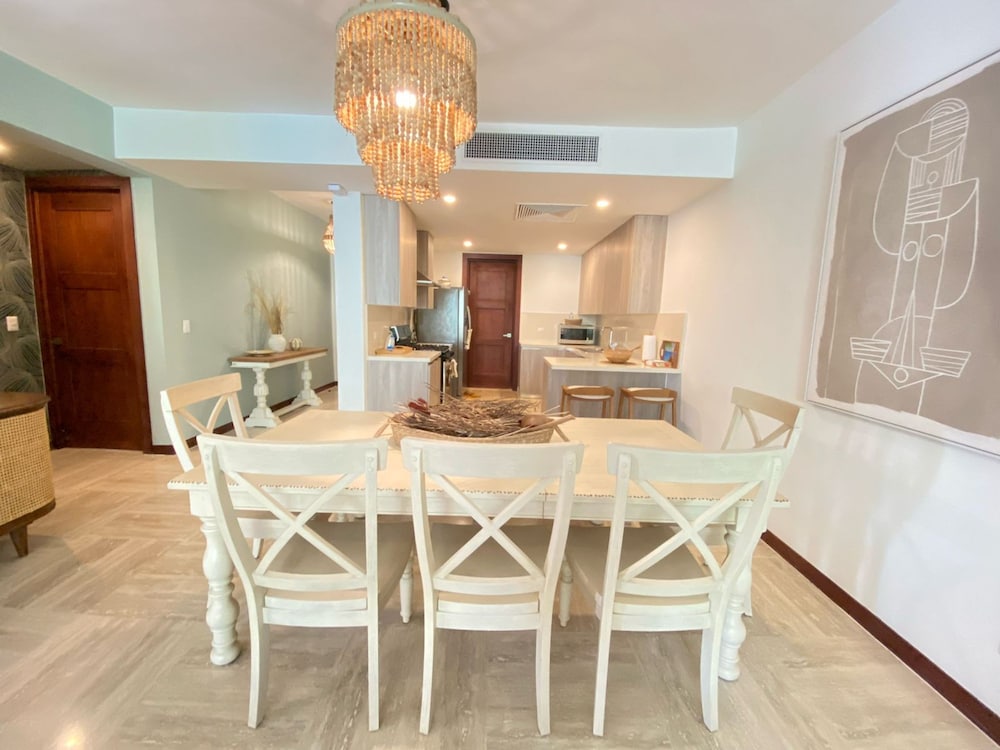 2BR 6 Guest Balcony in Portillo Close to Beach