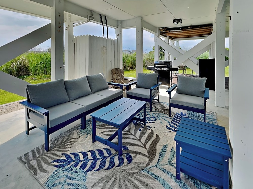 Otter Oasis by Topsail Realty