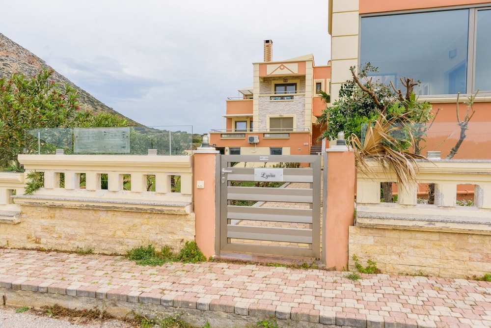 Stavros Lydia Apartment With Veranda