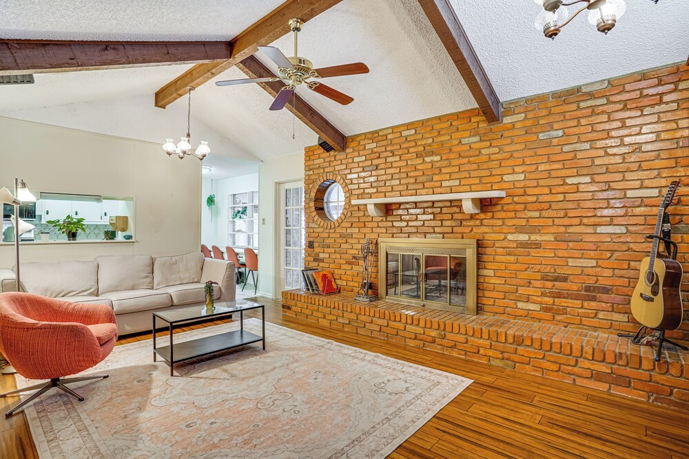 Karaoke Ready! Fort Worth Area Home w/ Pool