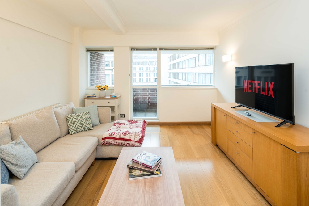 Bright 2-Bed Flat Near St Paul’S