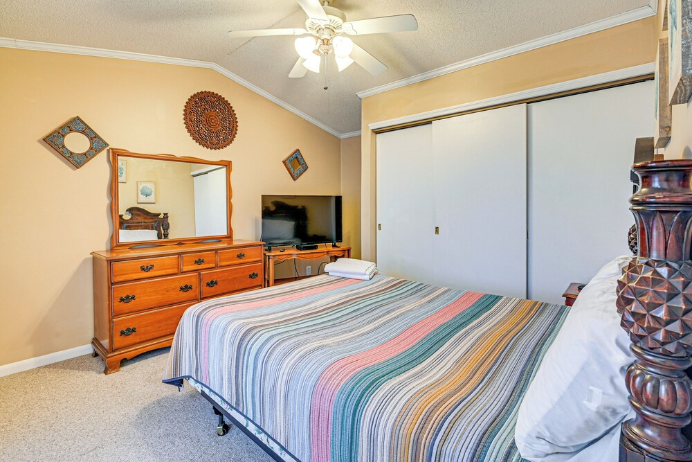 Walk to Surfside Beach: Home w/ Pool Access