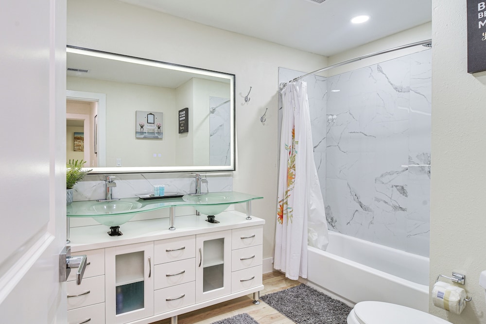 2 Mi to Beach: Home w/ Pool, Grill & More in Largo