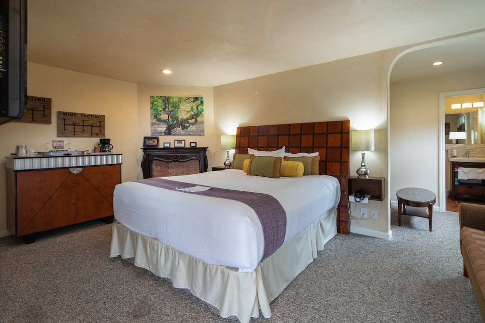 Monterey Vacations - Vendange Carmel Inn  Suites - Property Image 4
