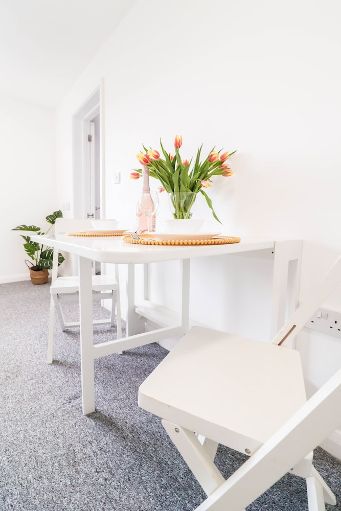 Cosy and Bright 1-bedroom Stay