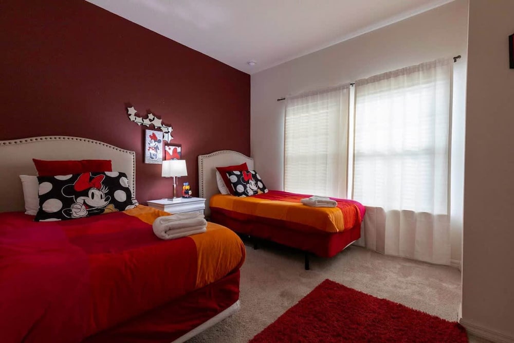 4BR Family Townhouse Steps to Disney