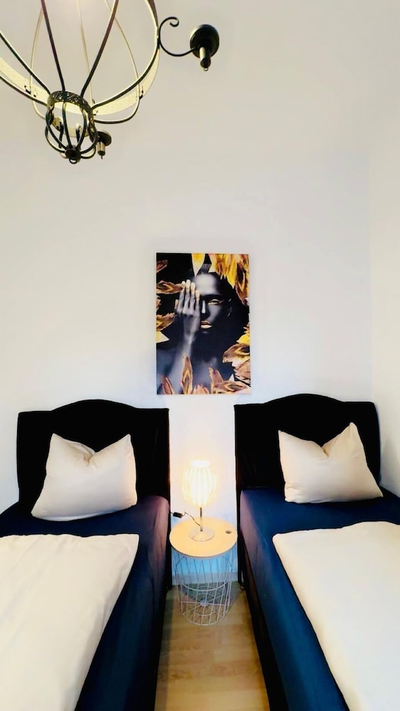 Lovely 2BR for 5 Peaceful Central Stay