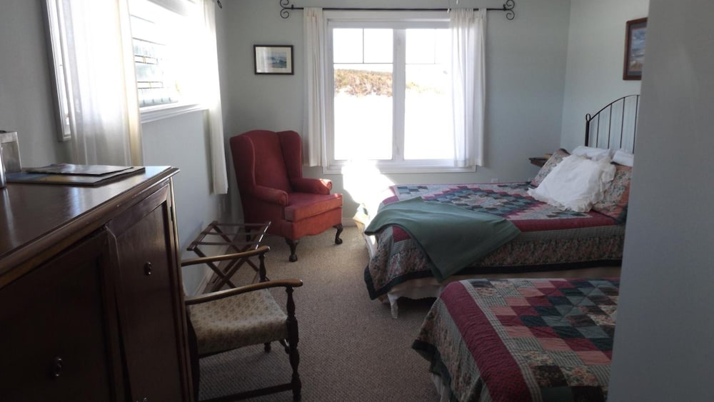 Johnson Shore Inn