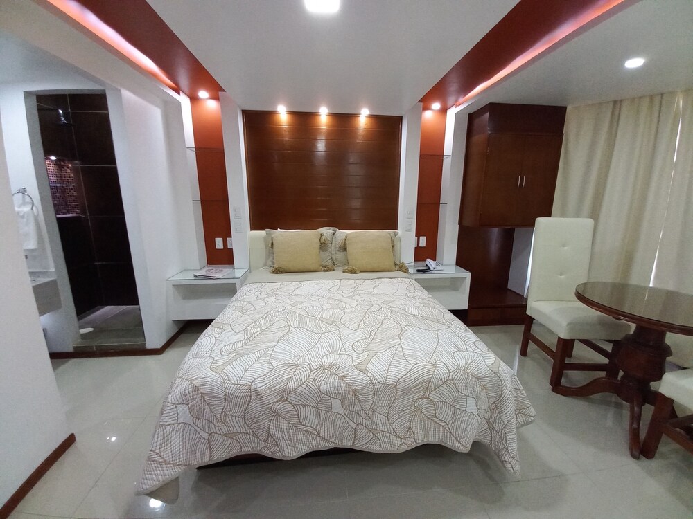 La Aurora Hotel like Home