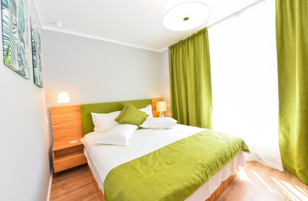 Twin I - One Bedroom - 4 Guests - Cismigiu Gardens view 3