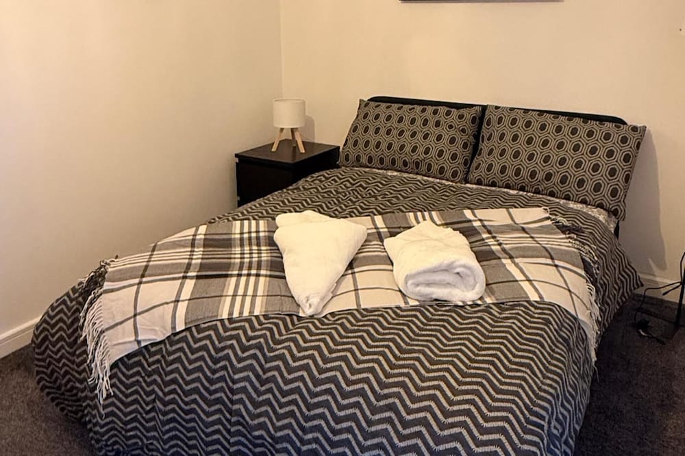 2 Bed - Sleeps 6 - Free Parking