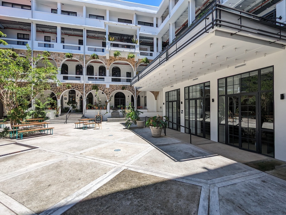 w Radiant Loft w Fabulous Deco in Santa Ana