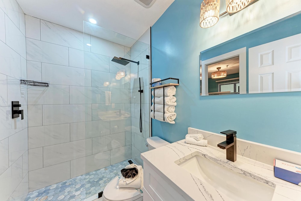 Anna Maria Island Beach Sands 202-private Beach Access-heated Pool