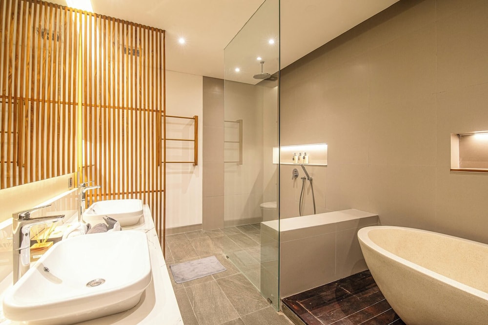 Elegant 6BR Canggu Retreat Just 400m to the Ocean