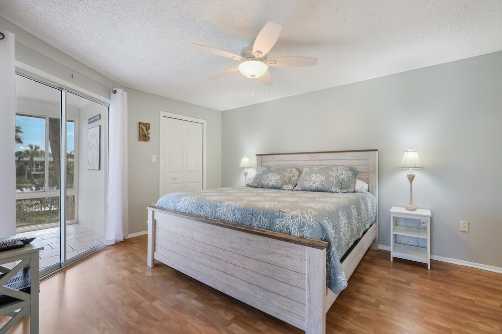 Island Hideaway 2 Bedroom Condo by Redawning view 5