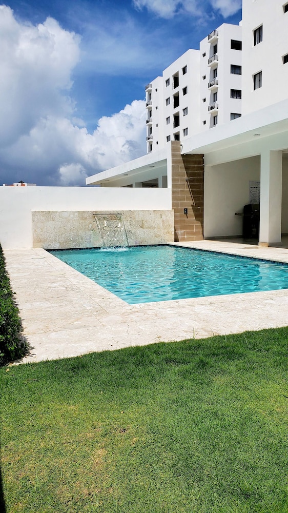 2 Bedrooms, 2 Bathrooms, AC, Wifi, Pool, Gym, No Blackouts, Santiago